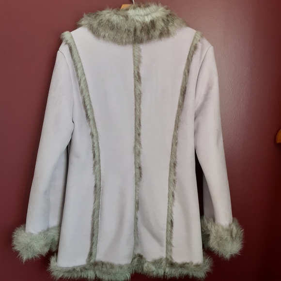 Light Purple Fur BEBE Coat - Picture 3 of 15